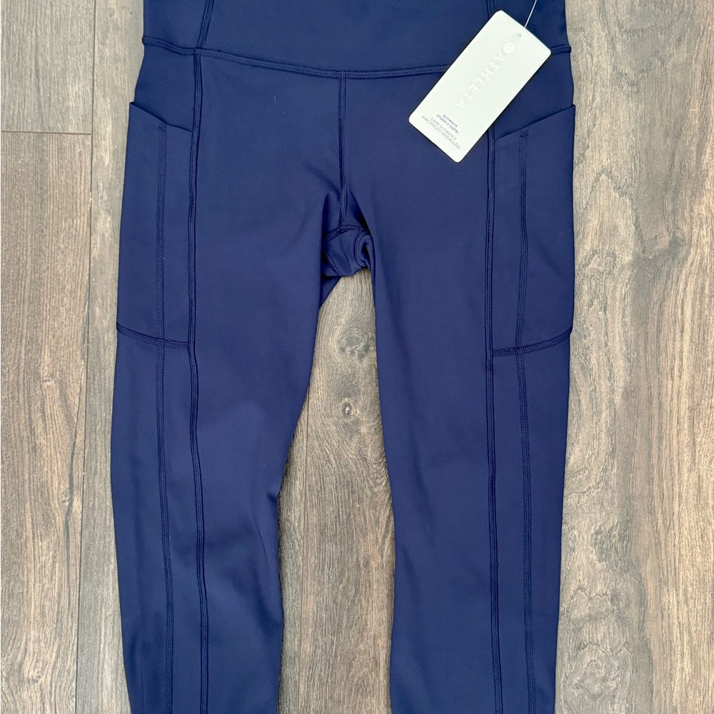 NWT Ultimate Stash II Capri Size M Navy Blue